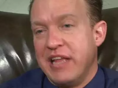 Die geile blonde Nutte lässt sich von ihrem Arbeitgeber bumsen